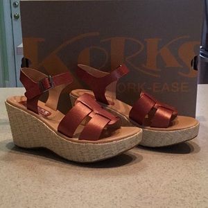 Korks Brie Red Wedges size 6